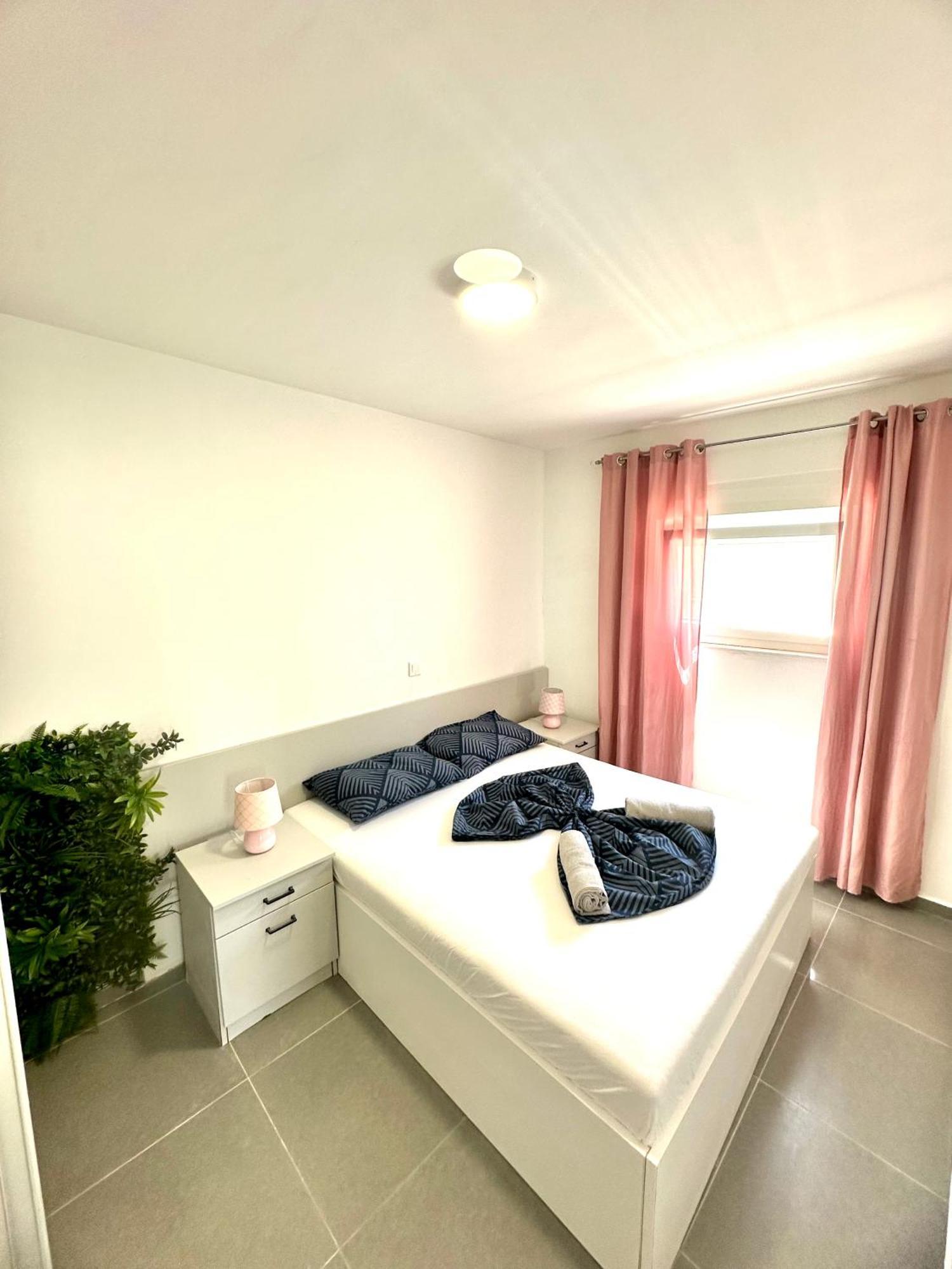 Vip Deluxe Apartment Arian Novalja Kültér fotó