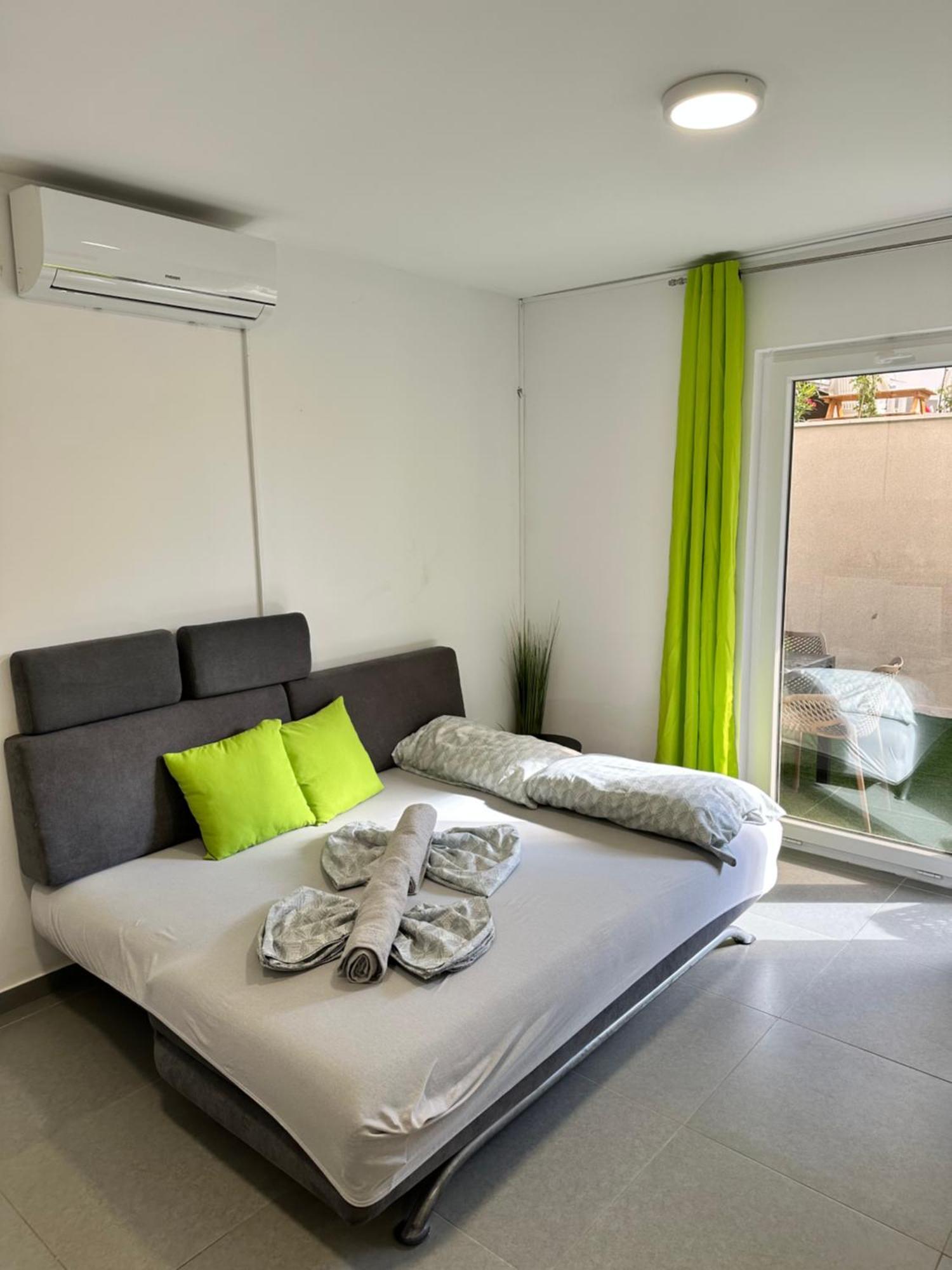 Vip Deluxe Apartment Arian Novalja Kültér fotó